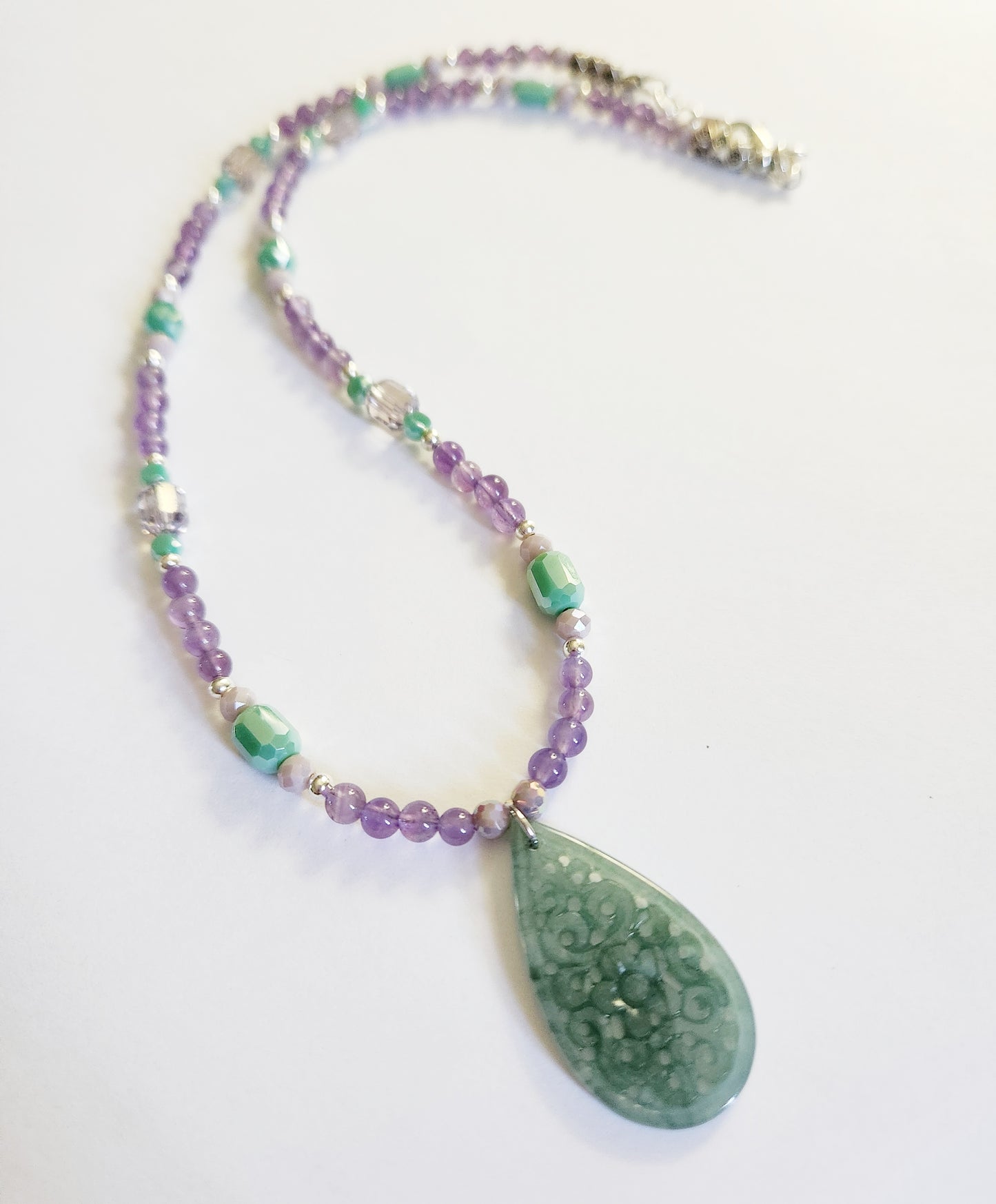 Jadeite teardrop gemstone necklace with Amethyst