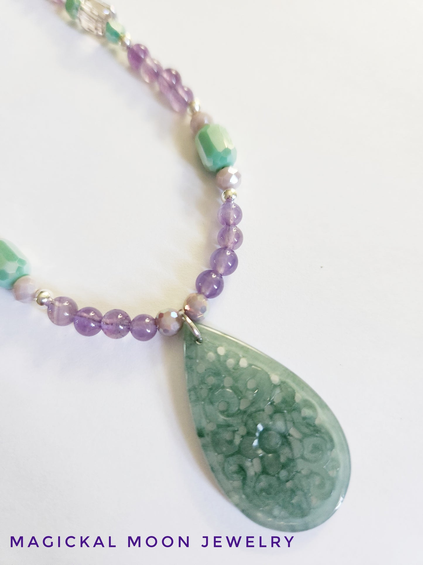 Jadeite teardrop gemstone necklace with Amethyst