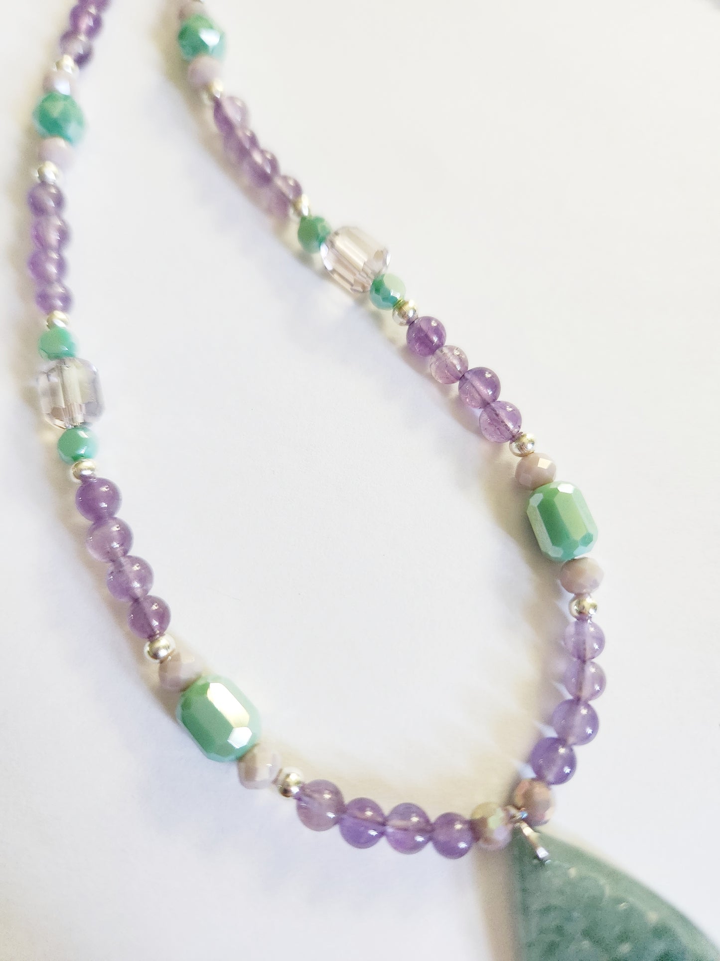 Jadeite teardrop gemstone necklace with Amethyst